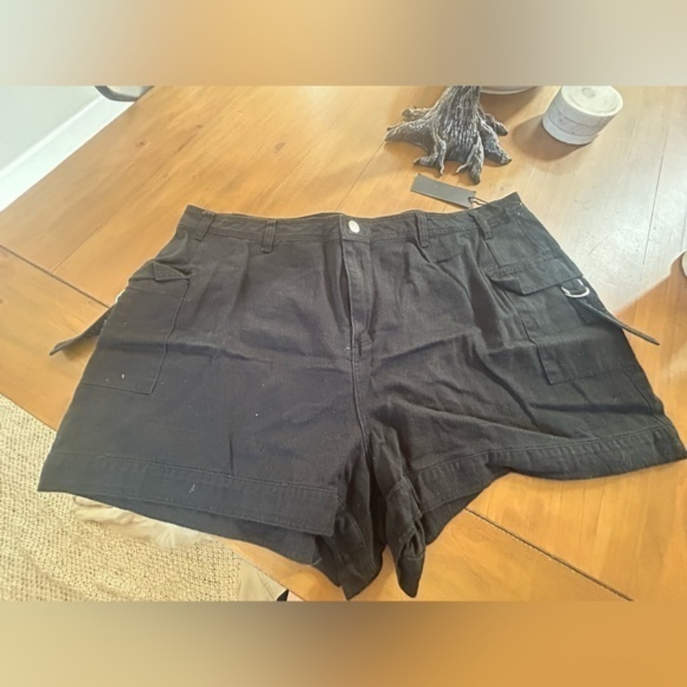 NWT Forever 21 Black Cargo Shorts